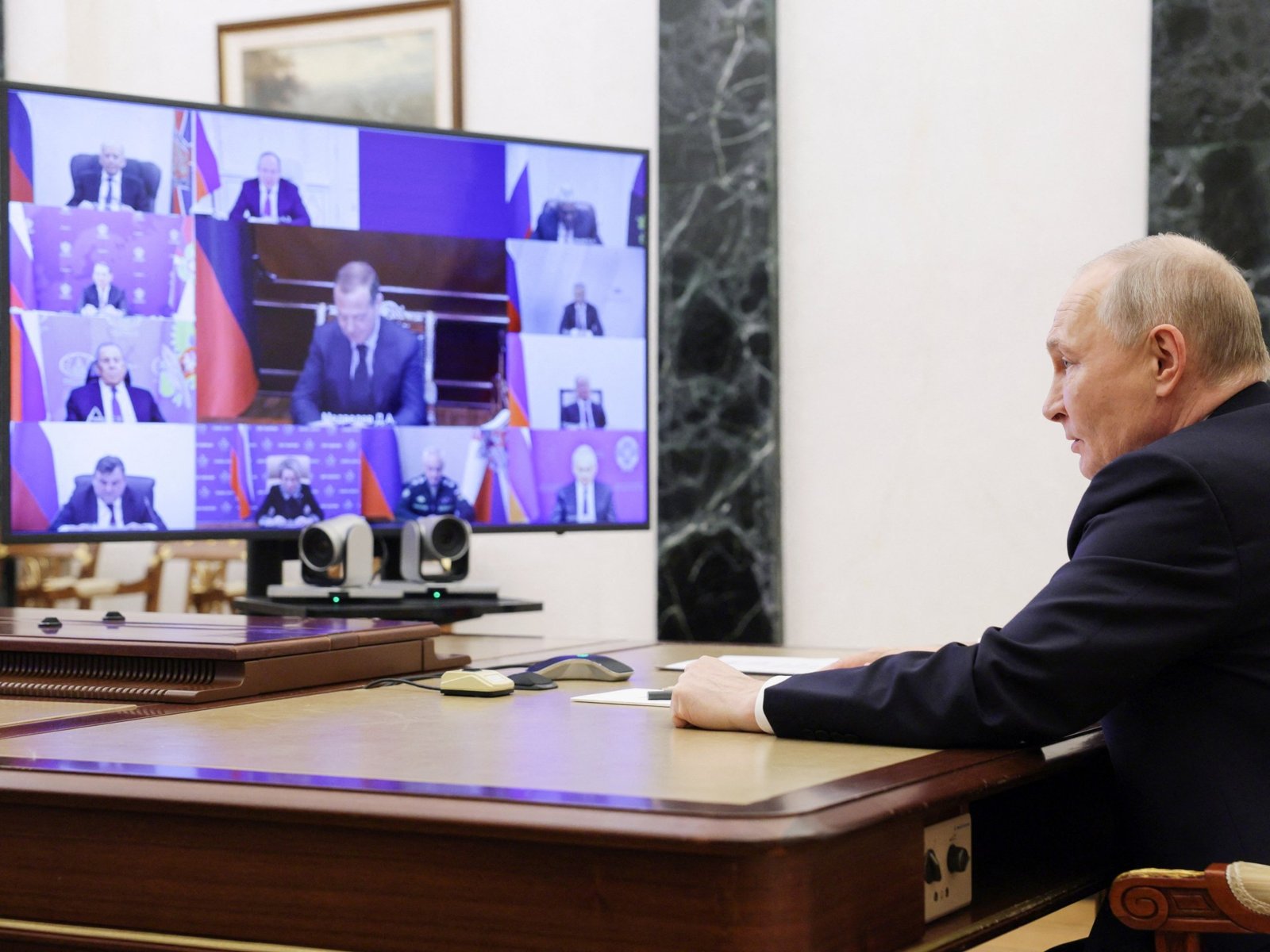 "Exploring Russia's Strategic Gains Amidst the US