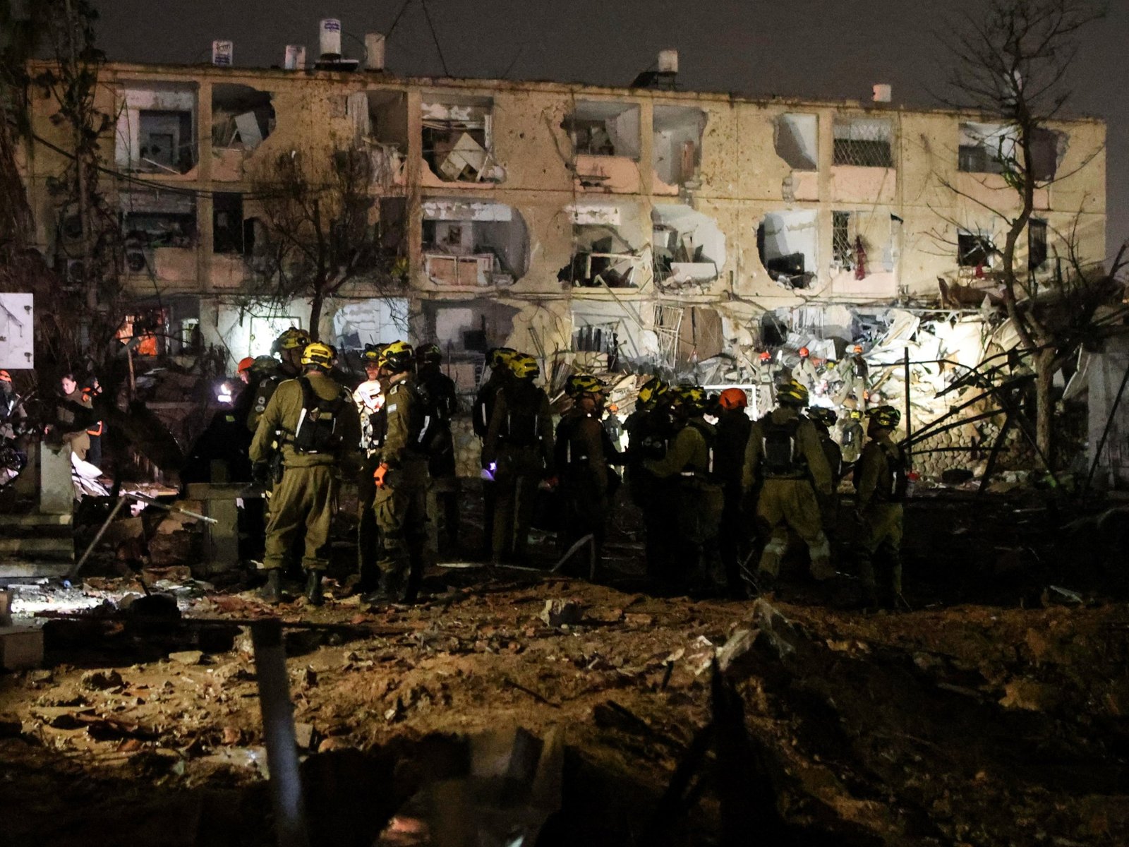 "Israel Reports Over 100 Injured Amid Iranian Attacks: A Challenging Evening"