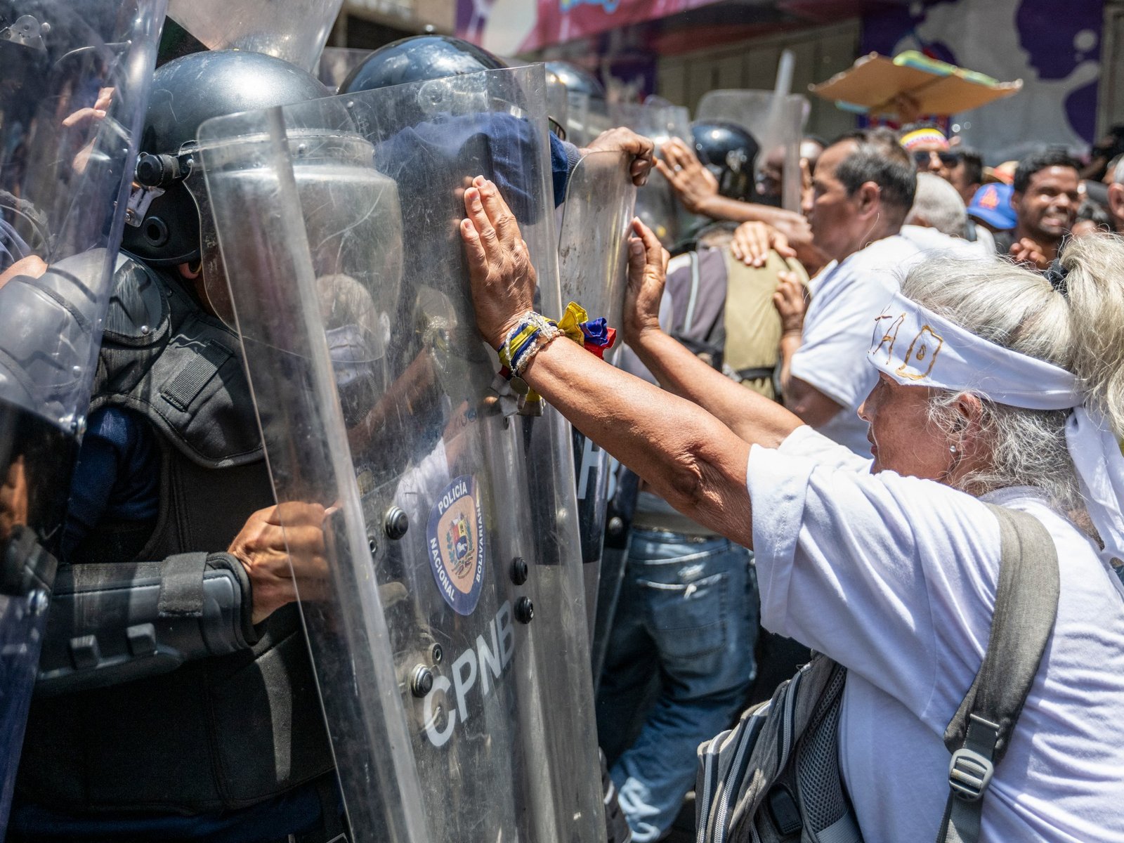 Venezuelan Police Disperse Protests Demanding Increased Wages and Pensions