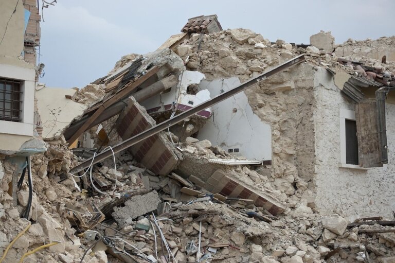 A 7.4 magnitude earthquake off Ternate, Indonesia prompts cancellation of tsunami warning.