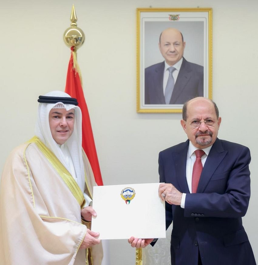 Prime Minister Accepts Credentials from Kuwait's Ambassador to Yemen