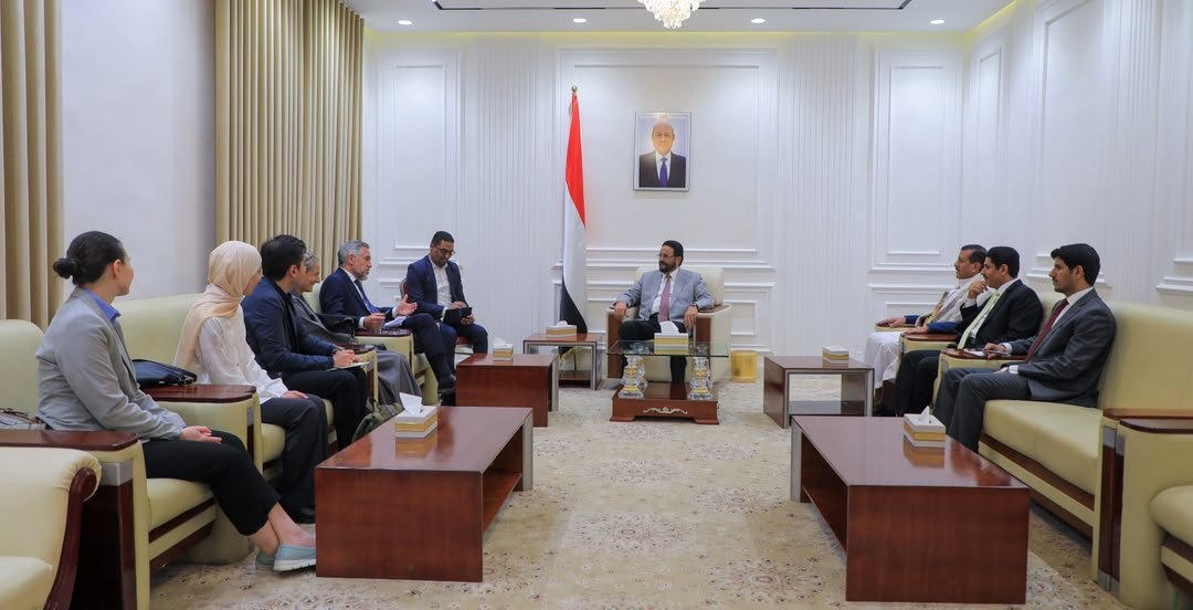 At the end of the Marib visit, EU and Dutch Ambassadors receive honors from a PLC member.