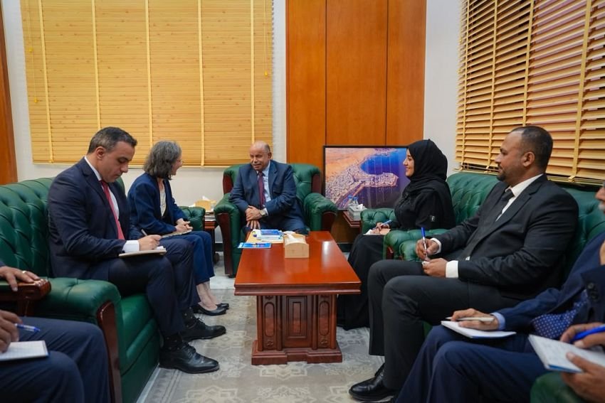 Al-Khanbashi and French Ambassador Discuss Expanding Development Cooperation