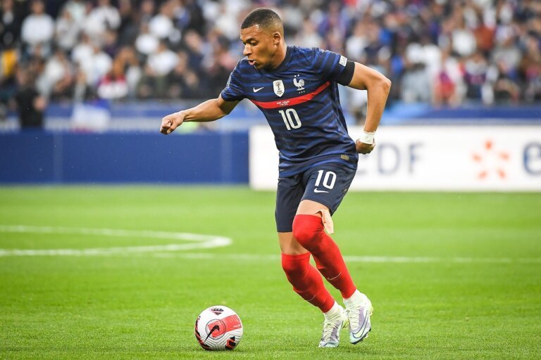 Kylian Mbappé praised by Didier Deschamps as France advances to World Cup semi-finals.