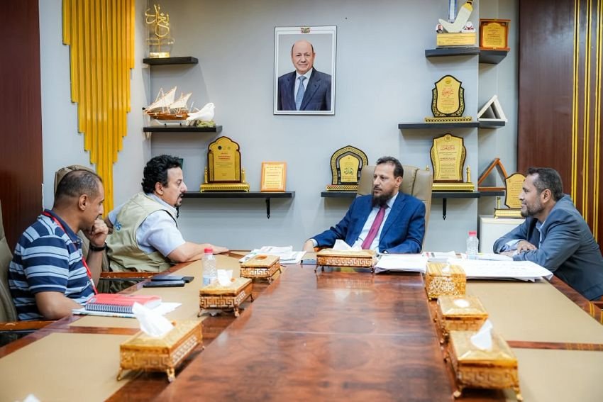 Aden's Governor and Minister of State addressed issues during Thursday's meeting.