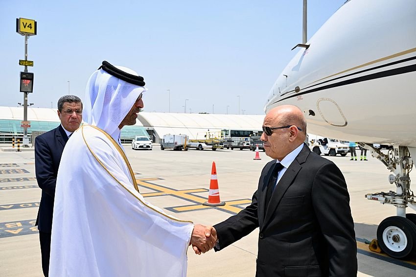 In Doha, President al-Alimi pays condolences for Sheikh Hamad bin Khalifa Al Thani's death