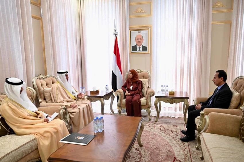 Yemeni Foreign Minister Afrah al-Zouba meeting Kuwait's ambassador to Yemen, Falah Fahd al-Mutairi, in a reception room beneath the Yemeni flag.