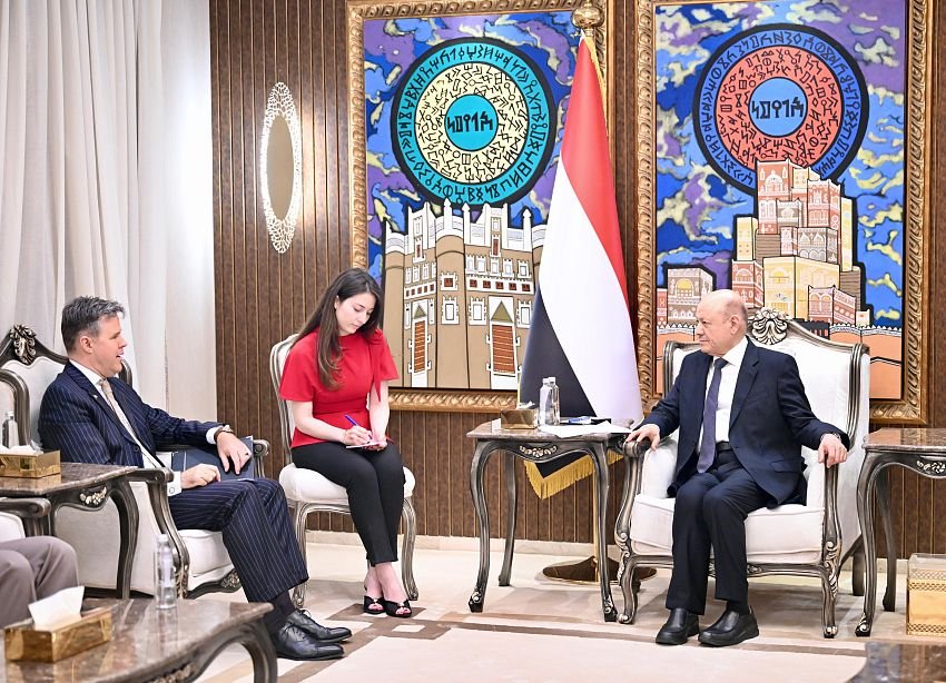 President Rashad al-Alimi seated beside a Yemeni flag during talks with US Charge d Affaires Neil Hop