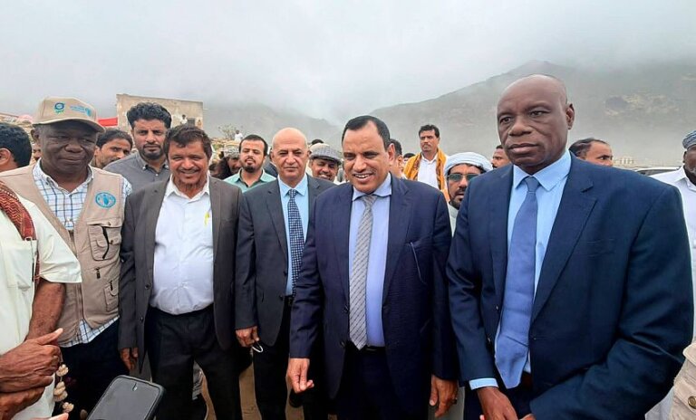 Yemeni ministers and the FAO representative in Yemen stand with local officials and fishermen at the inauguration of a fish landing centre in Hauf district, al-Mahrah governorate