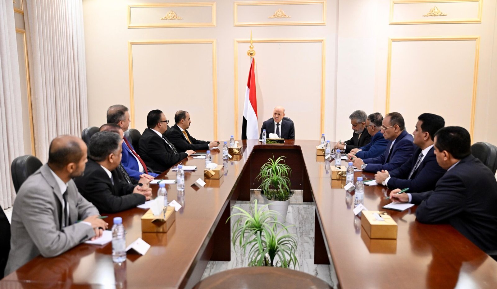 President Rashad al-Alimi addresses Yemen’s information minister and heads of state media institutions seated along a long conference table beneath the Yemeni flag