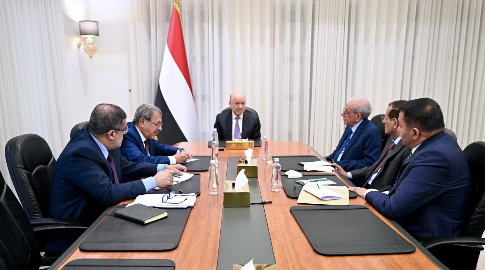 President Rashad al-Alimi chairs a meeting with Yemen’s senior judicial officials around a conference table beneath the Yemeni flag in Riyadh