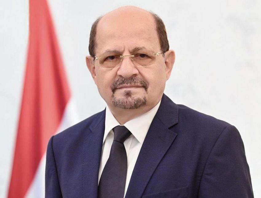 Yemeni Prime Minister Shaya Mohsen al-Zindani in front of the Yemeni flag