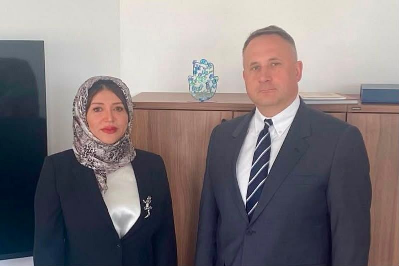 Yemeni Ambassador to Poland Mervat Mujalli stands with Polish foreign ministry official Maciej Kalkowski in Warsaw