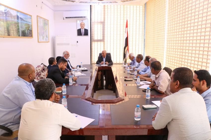 Yemen's Minister of Water and Environment Tawfiq al-Sharjabi chairs a meeting with international partners in Aden
