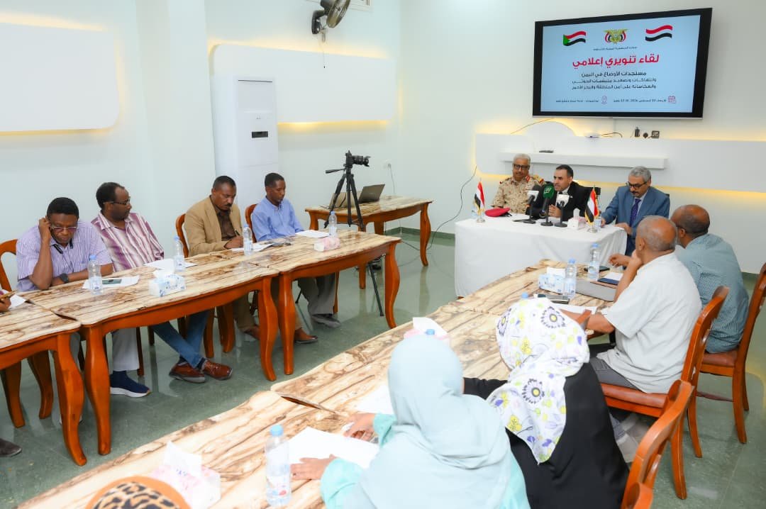 Yemeni embassy officials brief Sudanese journalists and broadcasters at a media session in Port Sudan