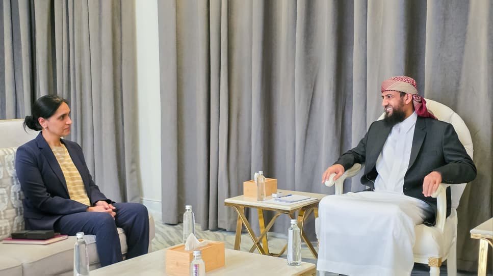Presidential Leadership Council member Abdulrahman al-Muharrami meets British Ambassador to Yemen Abda Sharif in Riyadh
