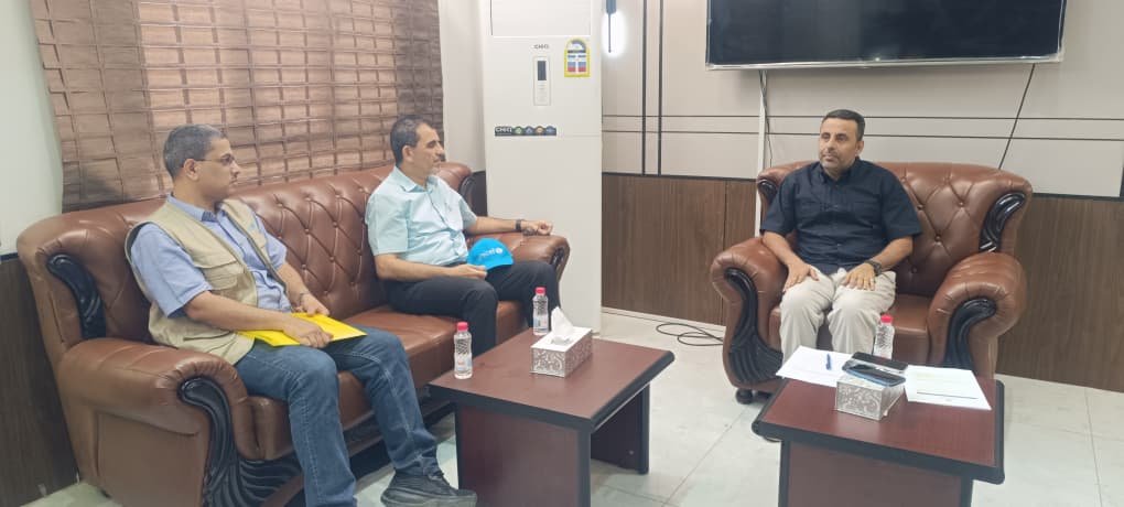 Yemeni health ministry undersecretary Ali al-Waleedi meets UNICEF deputy representative Majid al-Tawwal and his delegation in an office in Aden