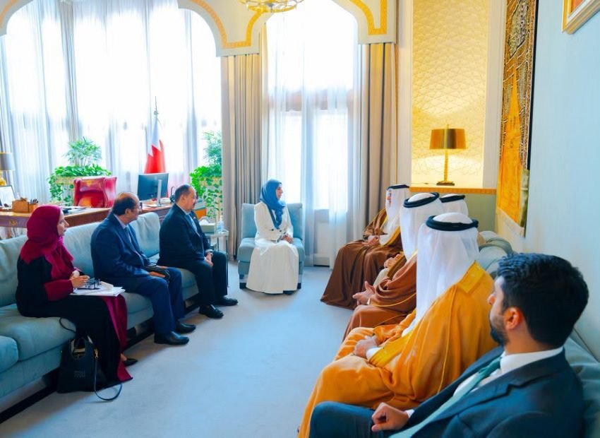 Yemen's foreign minister Afrah al-Zouba meets Bahrain's crown prince in Manama, seated beside the Yemeni and Bahraini flags.