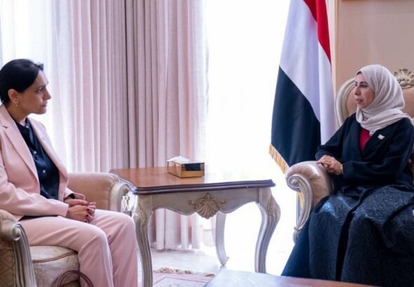 Yemeni Foreign Minister Afrah al-Zouba meets Abda Sharif, the United Kingdom ambassador to Yemen, in a reception room with Yemeni flags in Riyadh