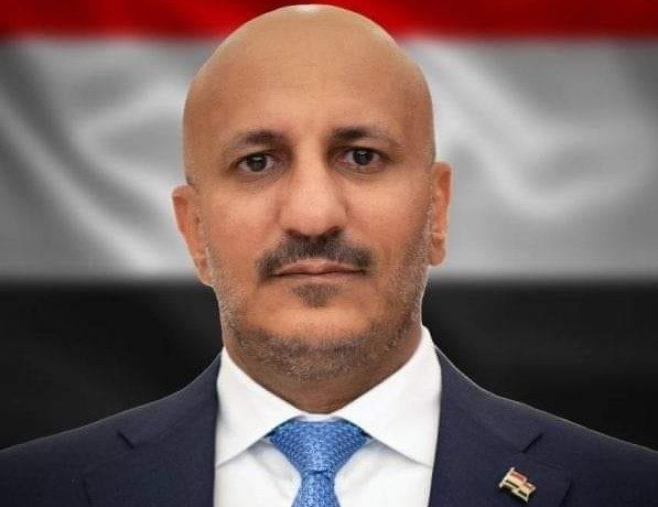 Portrait of Lieutenant General Tareq Saleh, a member of Yemen's Presidential Leadership Council, in front of the Yemeni flag