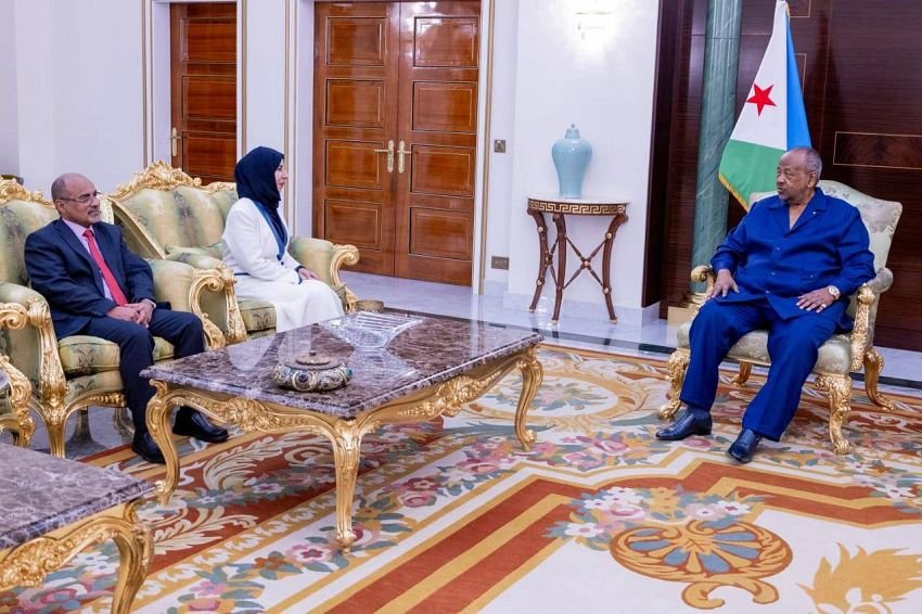 Yemen's foreign minister Afrah al-Zouba seated with Djibouti's President Ismail Omar Guelleh during an official visit