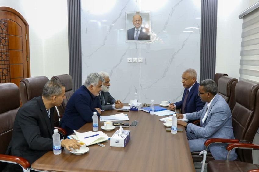 Yemeni planning minister Mohammed al-Faqmi meets UN humanitarian coordinator Laurent Bukera with officials around a table in Aden
