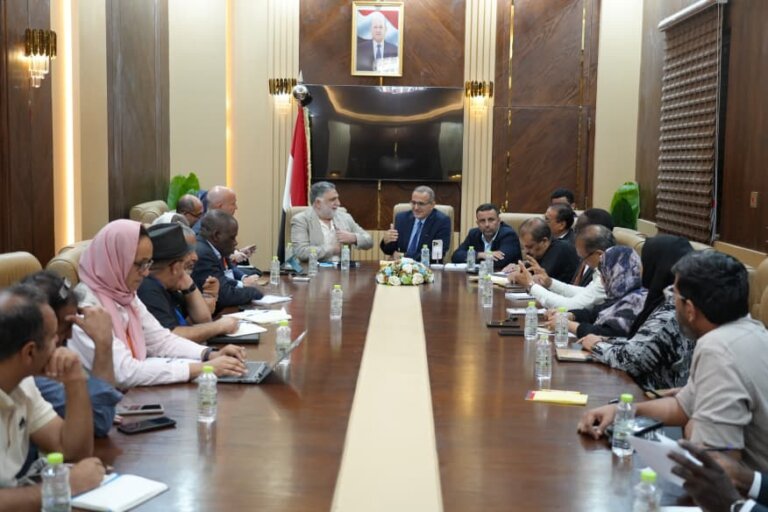 Health Minister Qasim Buhaibeh chairs an expanded meeting of health sector partners in Aden