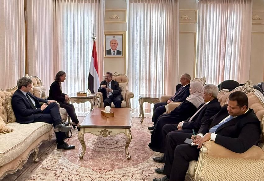Shura Council chairman Ahmed Obaid bin Daghr meets French ambassador Catherine Corm-Kammoun in Aden