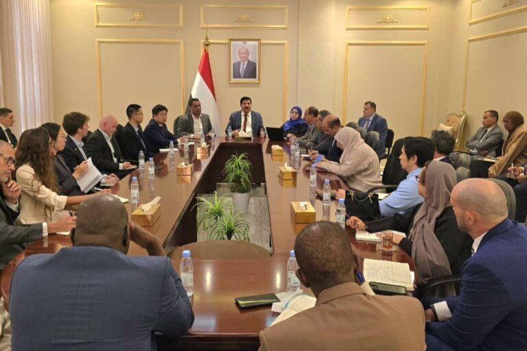 Yemeni human rights commission members brief ambassadors and diplomatic representatives at a meeting table
