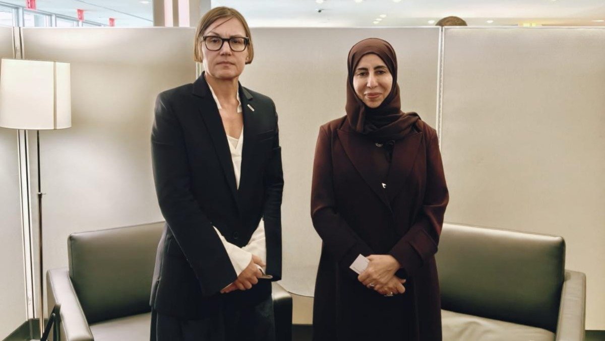 Yemeni Foreign Minister Afrah al-Zouba stands with ICRC President Mirjana Spoljaric Egger during their meeting in New York