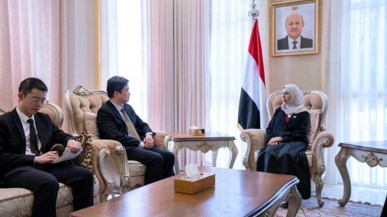 Yemeni Foreign Minister Afrah al-Zouba meets China's charge d'affaires Shao Zheng and his delegation in Riyadh