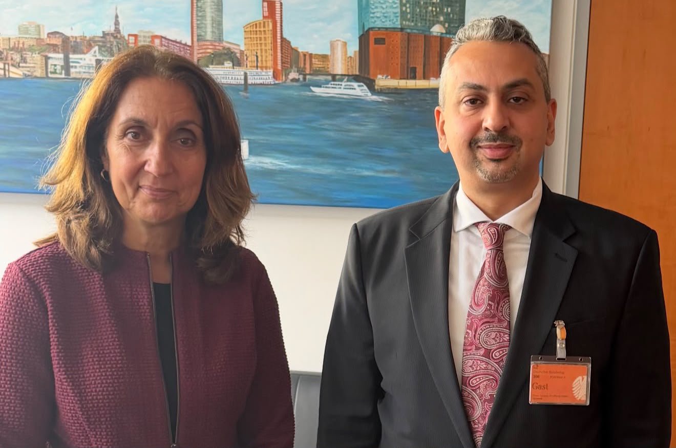 Yemen's ambassador to Germany and a German lawmaker after their meeting in Berlin