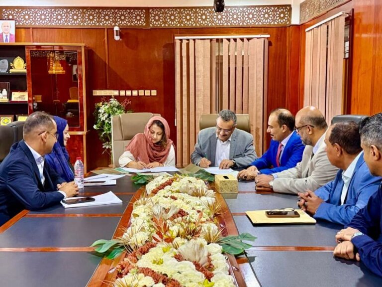 Officials from Yemen’s agriculture ministry and the World Food Programme at a signing ceremony in Aden, Yemen