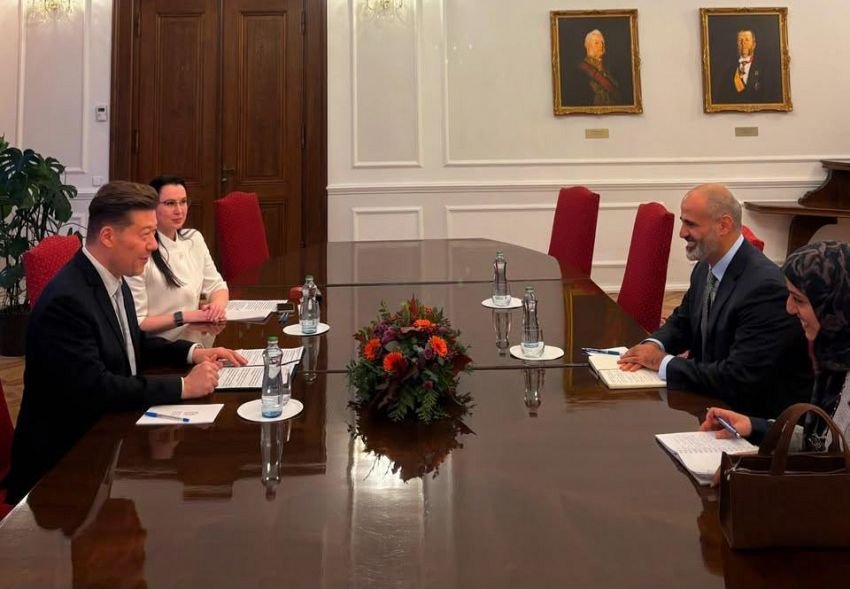 Yemen's ambassador to the Czech Republic, Mohammed al-Hadhrami, seated in a formal meeting room during talks in Prague